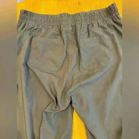 Marika Capri drawstring pants w/ 5 pocket Gray - Size Medium - Picture 5 of 7